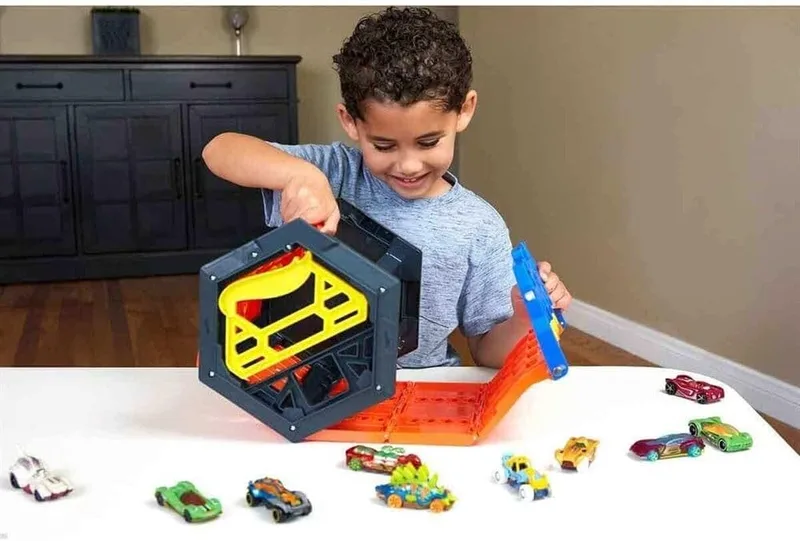הוט ווילס חניון עם ידית נפתח למסלול מירוצים - Hot Wheels
