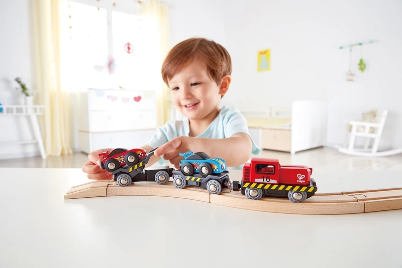 רכבת להובלת מכוניות מירוץ עם קרונות - Hape